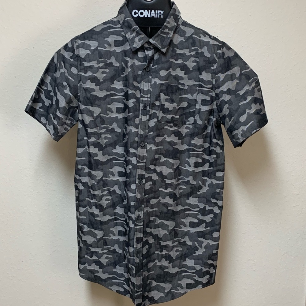 ART CLASS Boy's XL Short Sleeve Camo Short Sleeve Shirt